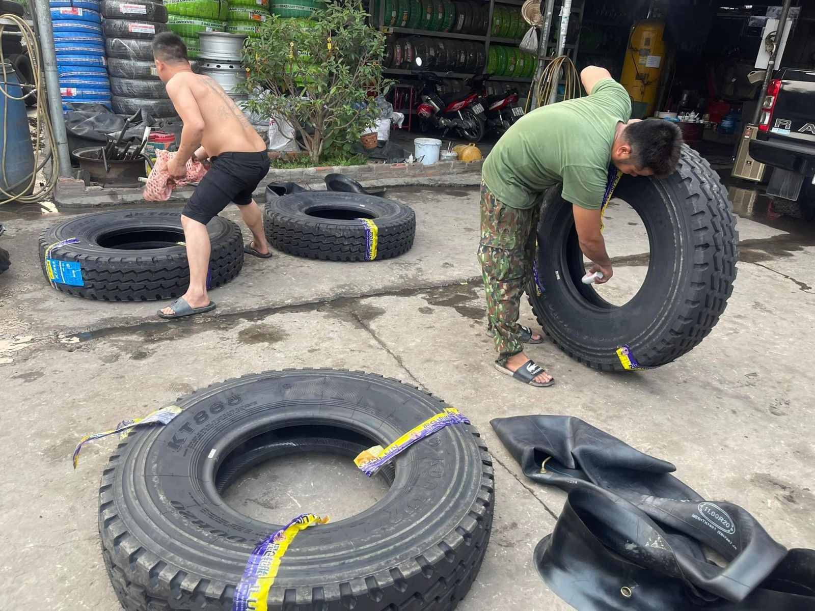 ĐẠI LÝ LỐP XE BEN - XE CONTAINER -LỐP TRUNG QUỐC GIÁ RẺ TẠI TPHCM